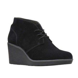 Clarks Women's Hazen Charm Suede Ankle Wedge Chukka Booties in Black – 9.5W